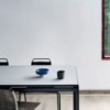 Escritorio PK52 de Carl Hansen and Son con un diseño moderno y elegante que entrega calidez.