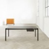 Escritorio PK52 de Carl Hansen and Son con un diseño moderno y elegante que entrega calidez.