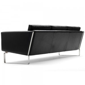 Sofá serie CH100 de Carl Hansen and Son con un diseño moderno y elegante ideal para hogares modernos.