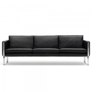 Sofá serie CH100 de Carl Hansen and Son con un diseño moderno y elegante ideal para hogares modernos.