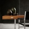 Escritorio CH110 de Carl Hansen and Son con un diseño moderno y elegante.