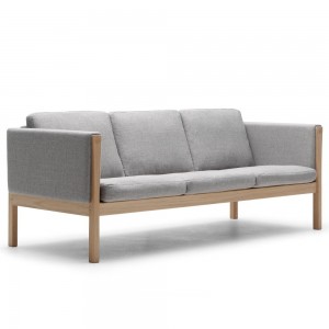 Sofá CH163 en tela de Carl Hansen and Son con un diseño moderno y elegante que entrega calidad a cualquier espacio.