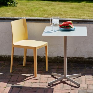 Silla Élémentaire Chair de Hay de diseño moderno perfecta para interiores o exteriores.