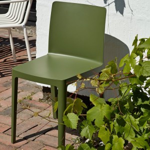 Silla Élémentaire Chair de Hay de diseño moderno perfecta para interiores o exteriores.