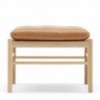 Reposapiés Colonial OW149F de Carl Hansen and Son. Reposapiés de diseño moderno.