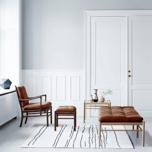 Reposapiés Colonial OW149F de Carl Hansen and Son. Reposapiés de diseño moderno.