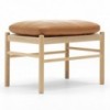 Reposapiés Colonial OW149F de Carl Hansen and Son. Reposapiés de diseño moderno.