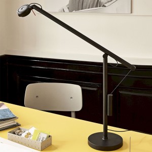 Lámpara Fifty-Fifty LED de HAY. Lámparas elegantes para estudios o oficinas.