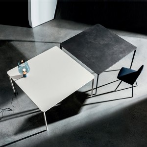 Mesa Slim Square de Sovet con sobre de cerámica. Mesas de diseño moderno.