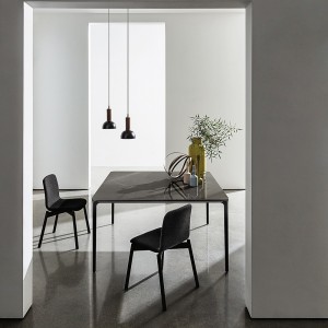 Mesa Slim Square de Sovet con sobre de cerámica. Mesas de diseño moderno.