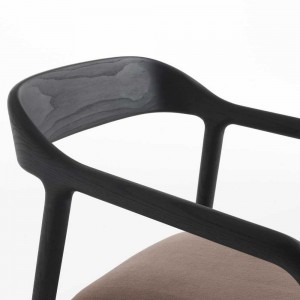 Silla Velasca de madera de Horm. Muebles contemporános de diseño italiano.