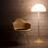 Lámpara Panthella Pie diseño de Louis Poulsen con diseño moderno y elegante