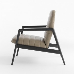 Sillón de madera Carnaby de Horm.