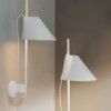 Lámpara Yuh Aplique diseño clásico de Louis Poulsen con diseño moderno.