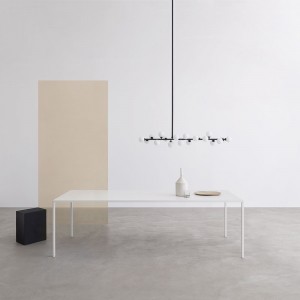 Mesa moderna 25 en resina para comedor de Desalto. Mesas estilo italiano.