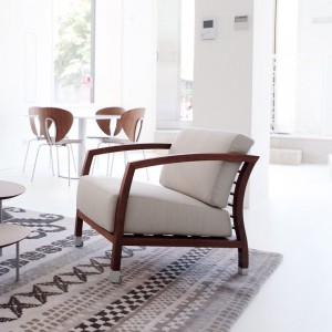 Butaca Malena para dormitorio de Stua. Butacas modernas tapizadas para salón.