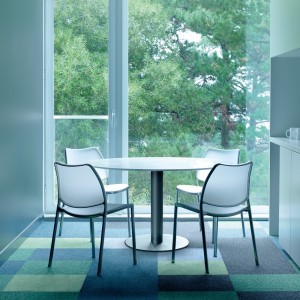 Silla Gas Cromo polipropileno de Stua. Excelente silla para uso de oficina.
