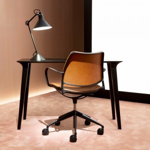 Sillón Gas Ruedas Tapizado de Stua. Excelente para espacios interiores-