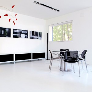 Sillón Gas cromo en polipropileno de Stua. Excelente sillones para salón u oficinas.