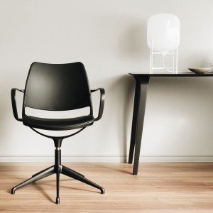 Sillón Gas autoretorno Polipropileno Stua. Excelente sillón para espacios de oficinas.