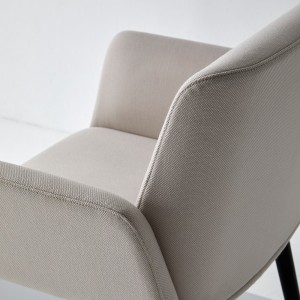 Sillón Hug HUG301 Punt Mobles. Sillas tapizadas de diseño contemporáneo.