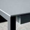 Mesa moderna Sintesi en HPL para comedor de Extendo.