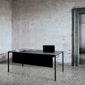 Mesa moderna Sintesi en HPL para comedor de Extendo.