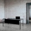 Mesa moderna Sintesi en HPL para comedor de Extendo.