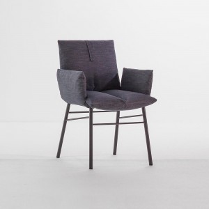 Silla Miss Pil de Bonaldo. Silla con brazos tapizada. Diseño italiano.