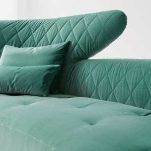 Sofá Lovy de Bonaldo. Moderno diseño de sofá tapizado con respaldo.