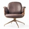 Butaca de diseño Low Lounger giratoria para dormitorio de BD Barcelona.