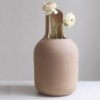 Jarrones de diseño Gardenias para salón de BD Barcelona.