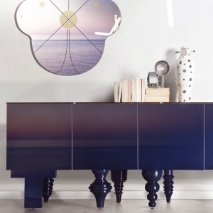 Aparador de lujo Multileg Cabinet para comedor de BD Barcelona.