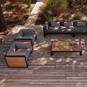 Sillón de diseño original DNA Teca para jardín de Gandia Blasco.