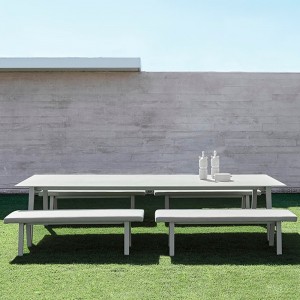 Mesa Timeless para exterior de Gandia Blasco.  Mesas de diseño.
