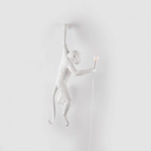 Lámpara pared blanca brazo izquierdo Monkey Hanging de Seletti.