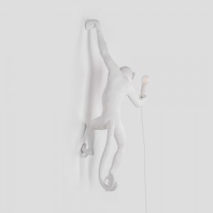 Lámpara pared blanca brazo izquierdo Monkey Hanging de Seletti.