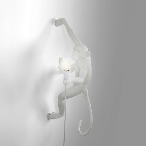 Aplique pared blanca brazo derecho Monkey Hanging de Seletti.