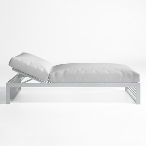 Cama de diseño Chill Dna reclinable para exterior de Gandia Blasco.