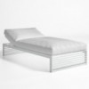 Cama de diseño Chill Dna reclinable para exterior de Gandia Blasco.