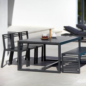 Mesa de diseño DNA de Gandia Blasco. Mesa de aluminio para exterior.