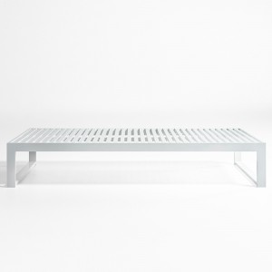 Mesa auxiliar Baja DNA para exterior de Gandia Blasco. Mesas de diseño.