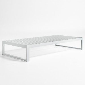 Mesa auxiliar Baja DNA para exterior de Gandia Blasco. Mesas de diseño.
