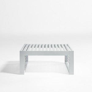 Mesa original Tumbona Dna de Gandia Blasco. Mesa para exteriores de diseño.