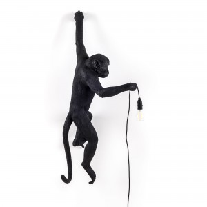Aplique pared brazo izquierdo de exterior color negro modelo Monkey Hanging de Seletti.