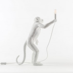Lámpara de pie de resina Monkey Standing color blanco de Seletti para interior o exterior