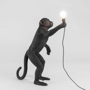 Lámpara suelo Monkey Standing color negro de Seletti para exterior
