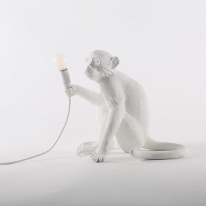 Lámpara sobemesa de resina Monkey Standing color blanco de Seletti para interior o exterior