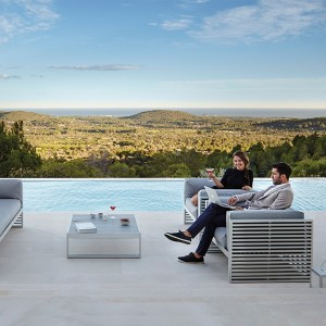 Sillón de diseño moderno DNA en aluminio para terraza de Gandia Blasco.