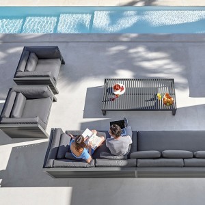 Sillón de diseño moderno DNA en aluminio para terraza de Gandia Blasco.